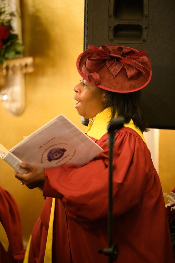 Church gathering and worship, photo 3