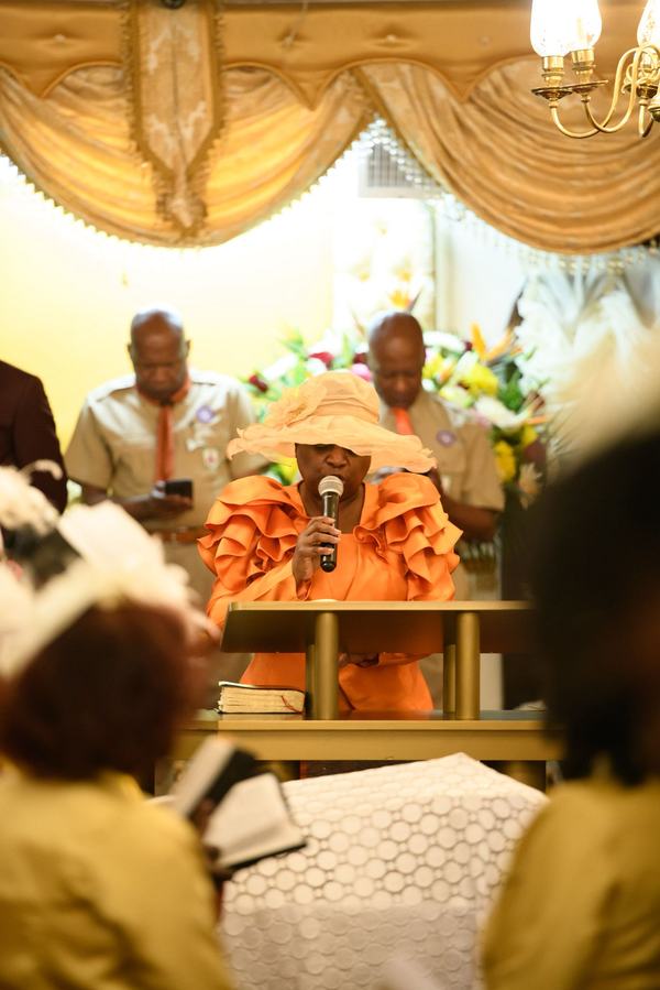 Church gathering and worship, photo 5